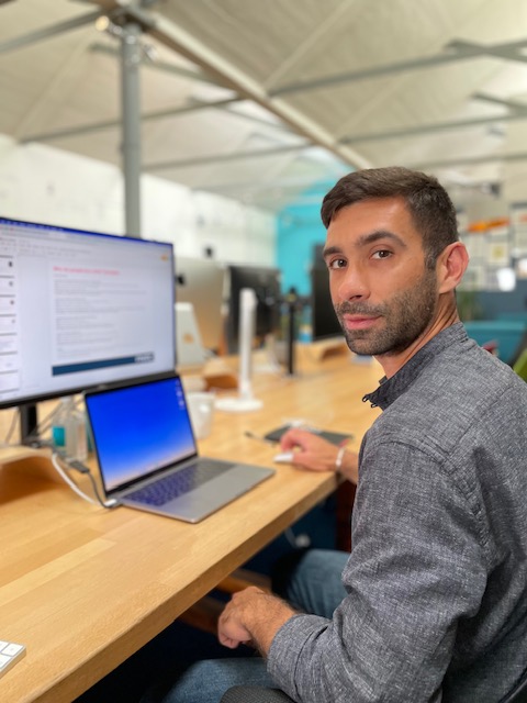 Fanatic team- Stathis in office 